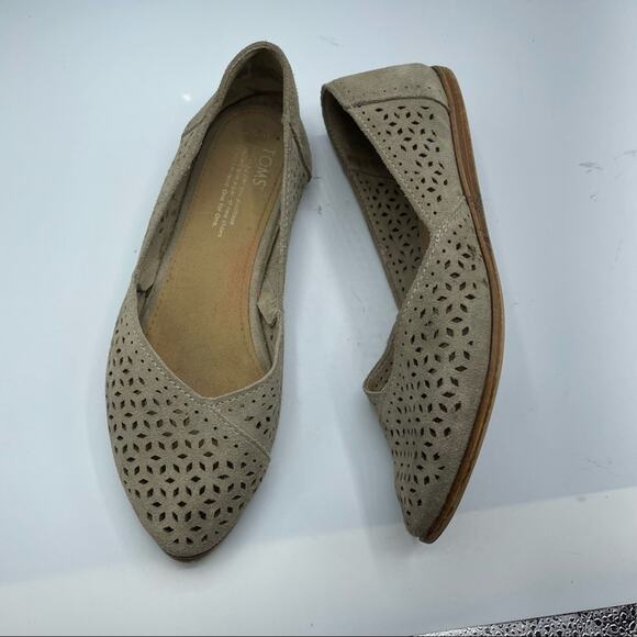 Toms Beige Leather Laser Cut Slip On Flats Womens 6.5 Shoes Comfort Ballet - Picture 9 of 10